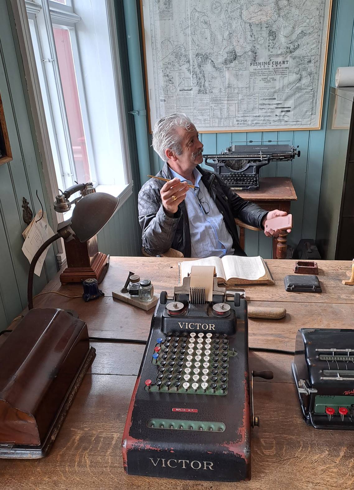 Petter Jonny på kontoret - sild og atter sild 